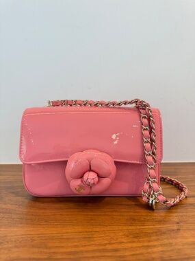 LIKE NEW Chanel Patent Calfskin Small Camellia Single Flap Pink Pre-Owned